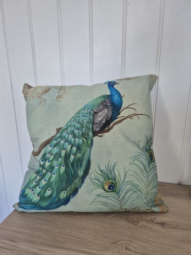 Gorgeous peacock design - gorgeous,