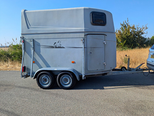 Double horse trailer - horse,