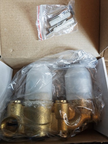 Twin concealed thermostatic - ,