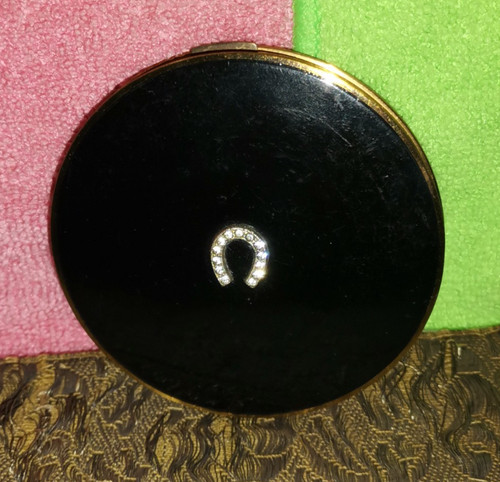 Compact vogue vanities case - vogue,