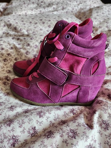 Wet seal hidden - platform, wedge