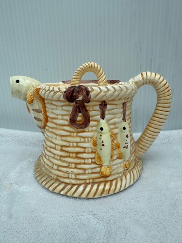 Vintage novelty tea pot - novelty, by