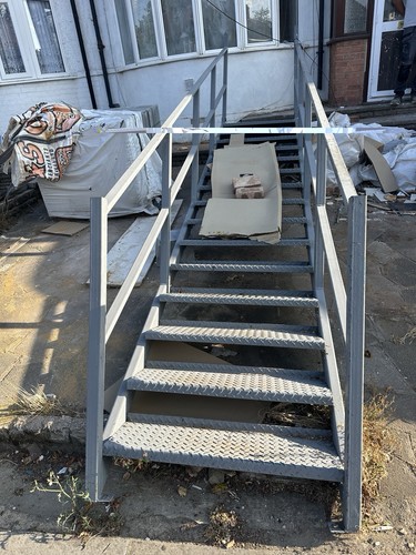 Steel straight stair - straight, with