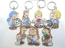 TETLEY TEA COLLECTABLES - TETLEY TEA FOLK VINTAGE KEY RINGS x 7 (OS01)