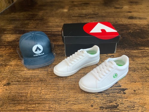 Mini brands minature sneakers - mini,