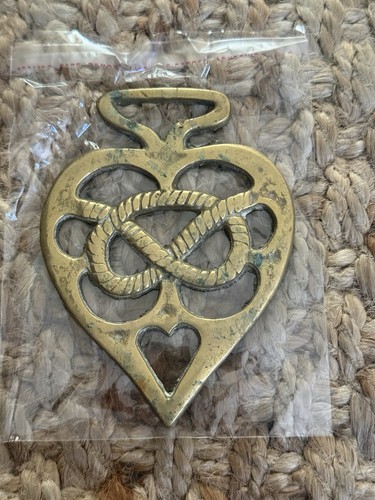Oversize heart shaped horse - heart,