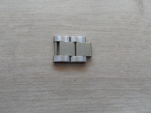 Polished steel oyster - steel,