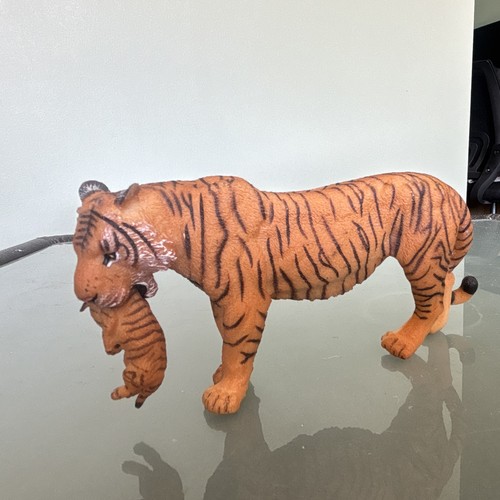 Tiger figurine with cub - figurine,