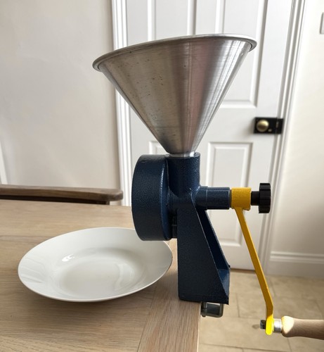 Hand mill for grinding flour - hand,