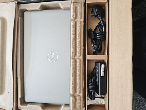 Dell latitude 5520 laptop - latitude,