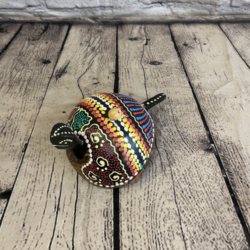 Pull back carved coconut - pull,