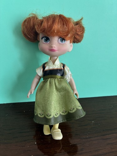 Anna frozen disney store - anna,