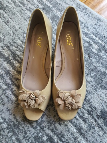 Lotus court shoes cream - cream, patent