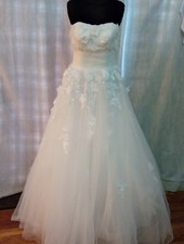 Wedding dress size 10 ivory