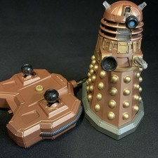 DOCTOR WHO FIGURE Gold Remote