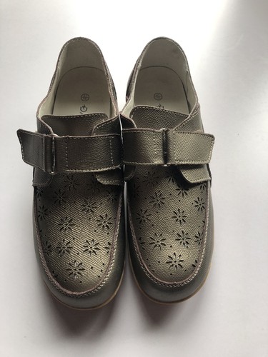 Ladies size gold - 7e, metalic
