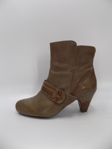 Clarks brown leather boots - brown,