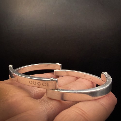 Authentic gucci four - four, bar