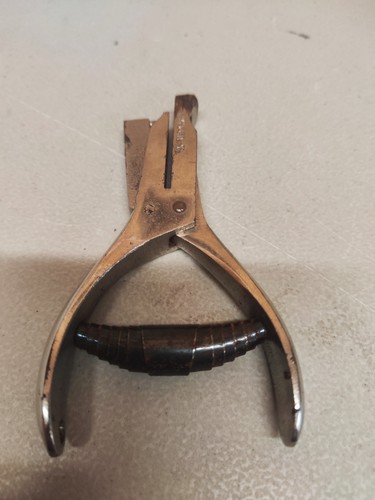 Heavy duty ticket puncher - puncher, bus