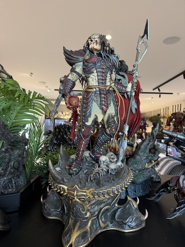 Sengoku predator statue - sengoku,