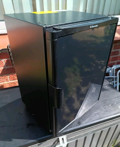Dometic ea0302fl mini fridge - dometic,