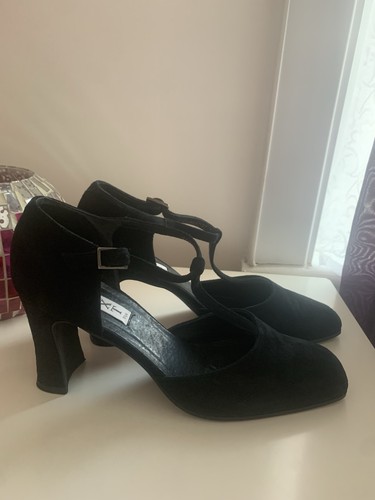 Gorgeous black women - , suede