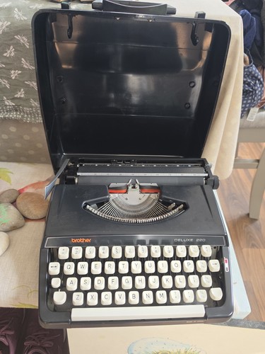 Brother deluxe 220 typewriter - deluxe,