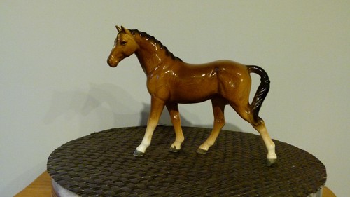 Ceramic bay horse 13cm - bay,