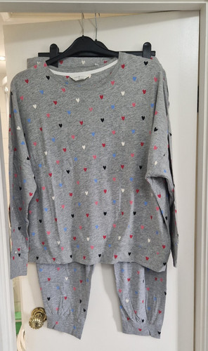 Grey marl heart design - m, &