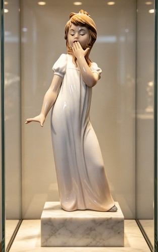 Lladro nao girl yawning - girl,