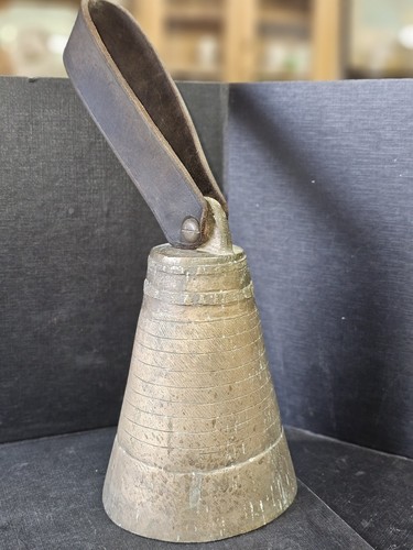 Vintage triple cow bell with - bell,