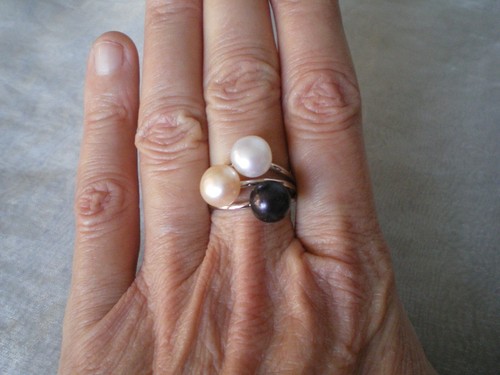 White peach black pearl - &,