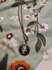 Vintage Pendant Necklace Cameo