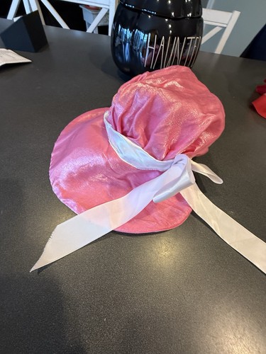Pink satin bonnet with - , white