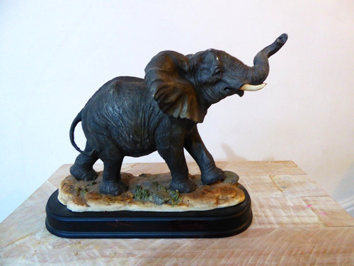 Elephant figure with - figure, tusks