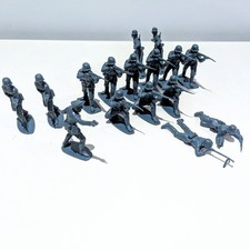 Airfix 1/32 Vintage German Infantry Stormtroopers x 16 Model Soldiers