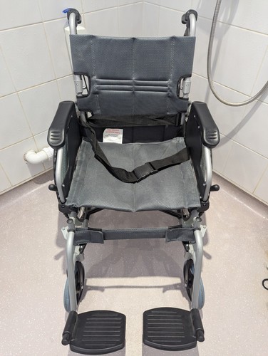 Self propelled wheelchair - self,