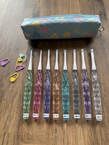 Set crochet hooks with - hooks,