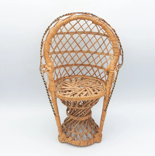Vintage small wicker basket - small,