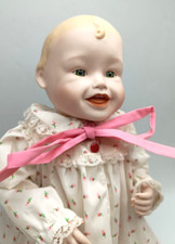 ASHTON DRAKE GALLERIES YOLANDA BELLO PORCELAIN DOLL - SARAH. 13" TALL