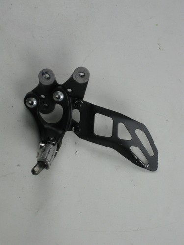 Suzuki gsxr 1000 footrest - suzuki,