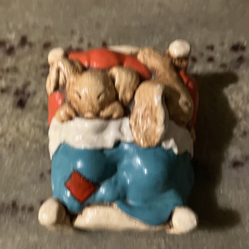 Twins bed rabbit figurine - ,