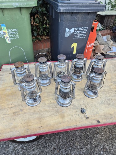 Job lot oil lamps - lot,