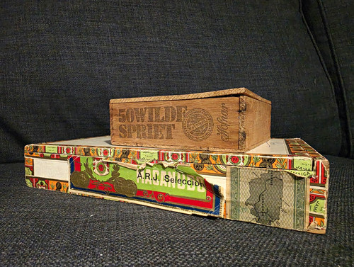 Vintage empty wooden cigar - empty,
