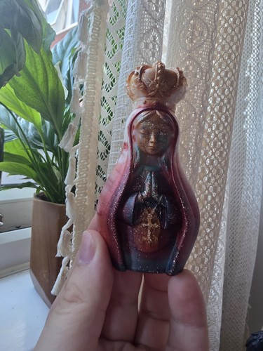 Handmade resin madonna - in,