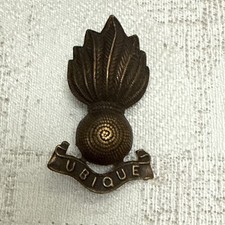 Royal Artillery Brass Cap Beret Collar Badge Ubique 40mm x 25mm