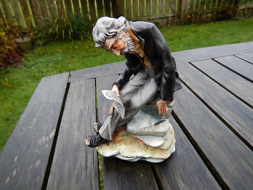 Capodimonte old man - capodimonte, reading