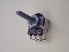 Egen 16mm Mini Potentiometer 22K Lin 4mm spindle with D flat 7g Z032