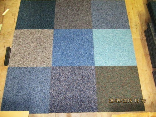 Mixed colors carpet tiles - 20,