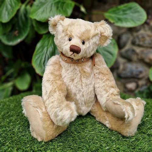 Once loved boots bears - by,
